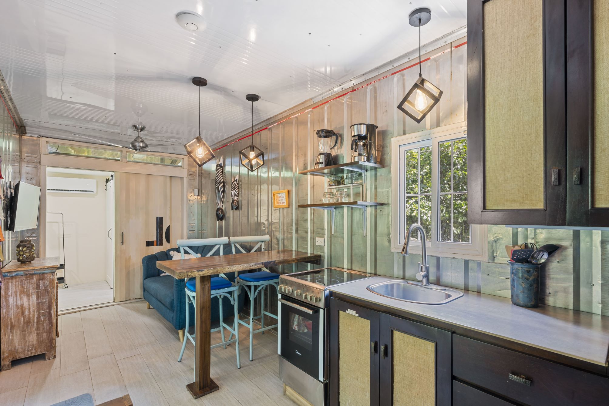Kitchen & Lounge